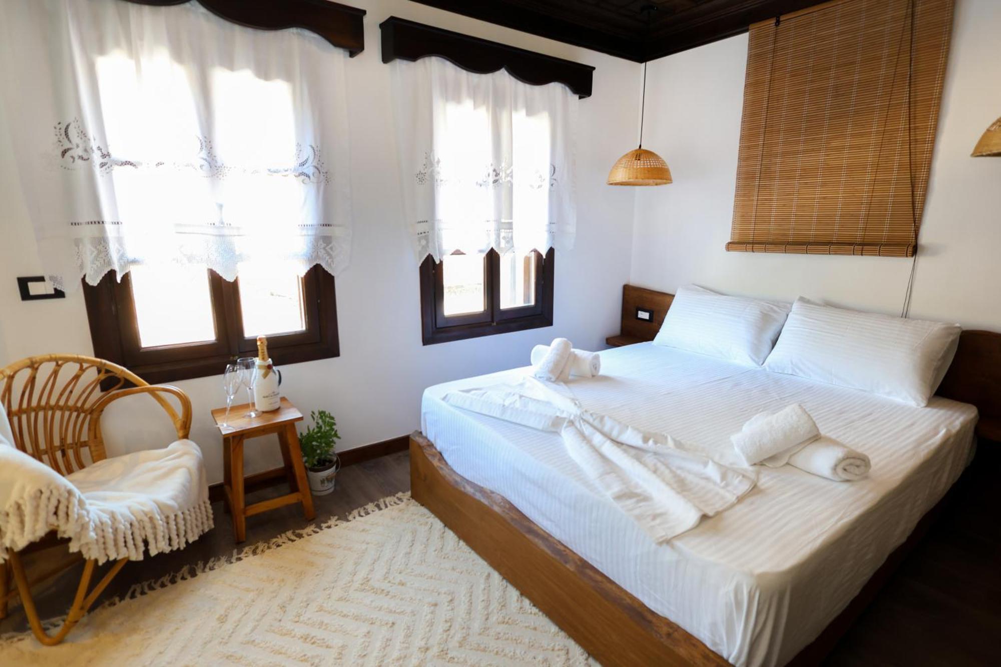 Ador Boutique Hotel Берат Экстерьер фото