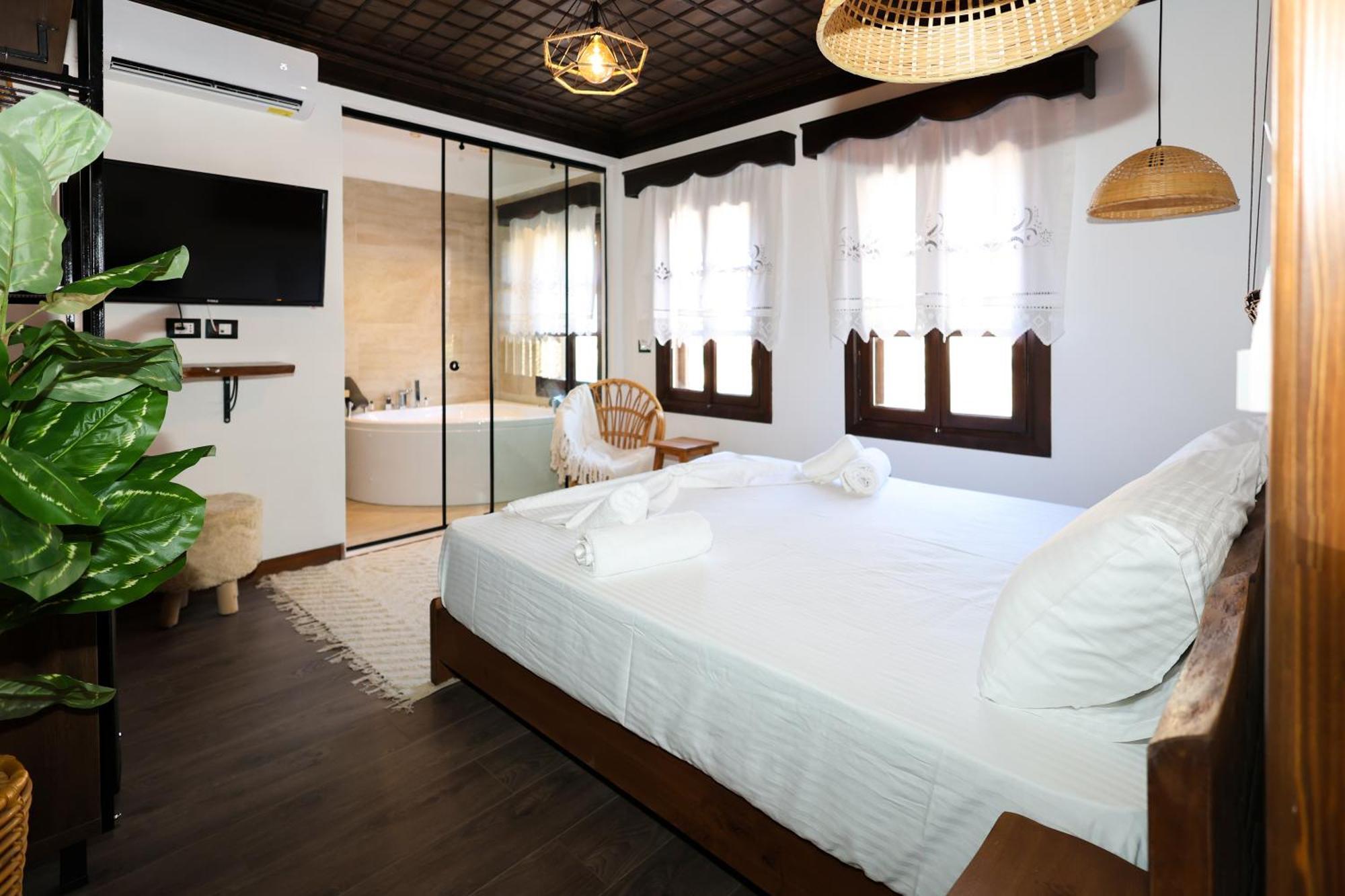 Ador Boutique Hotel Берат Экстерьер фото