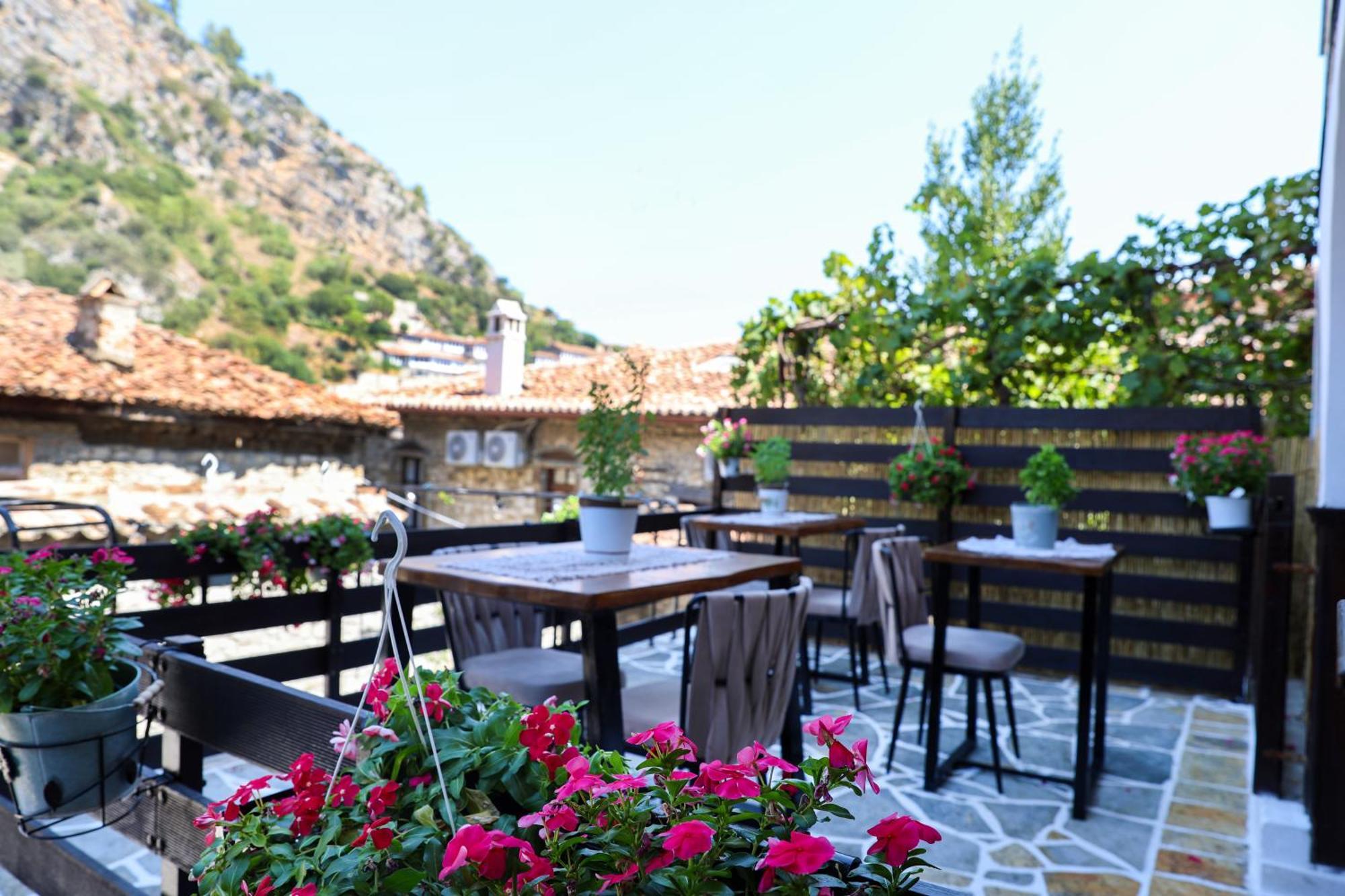 Ador Boutique Hotel Берат Экстерьер фото