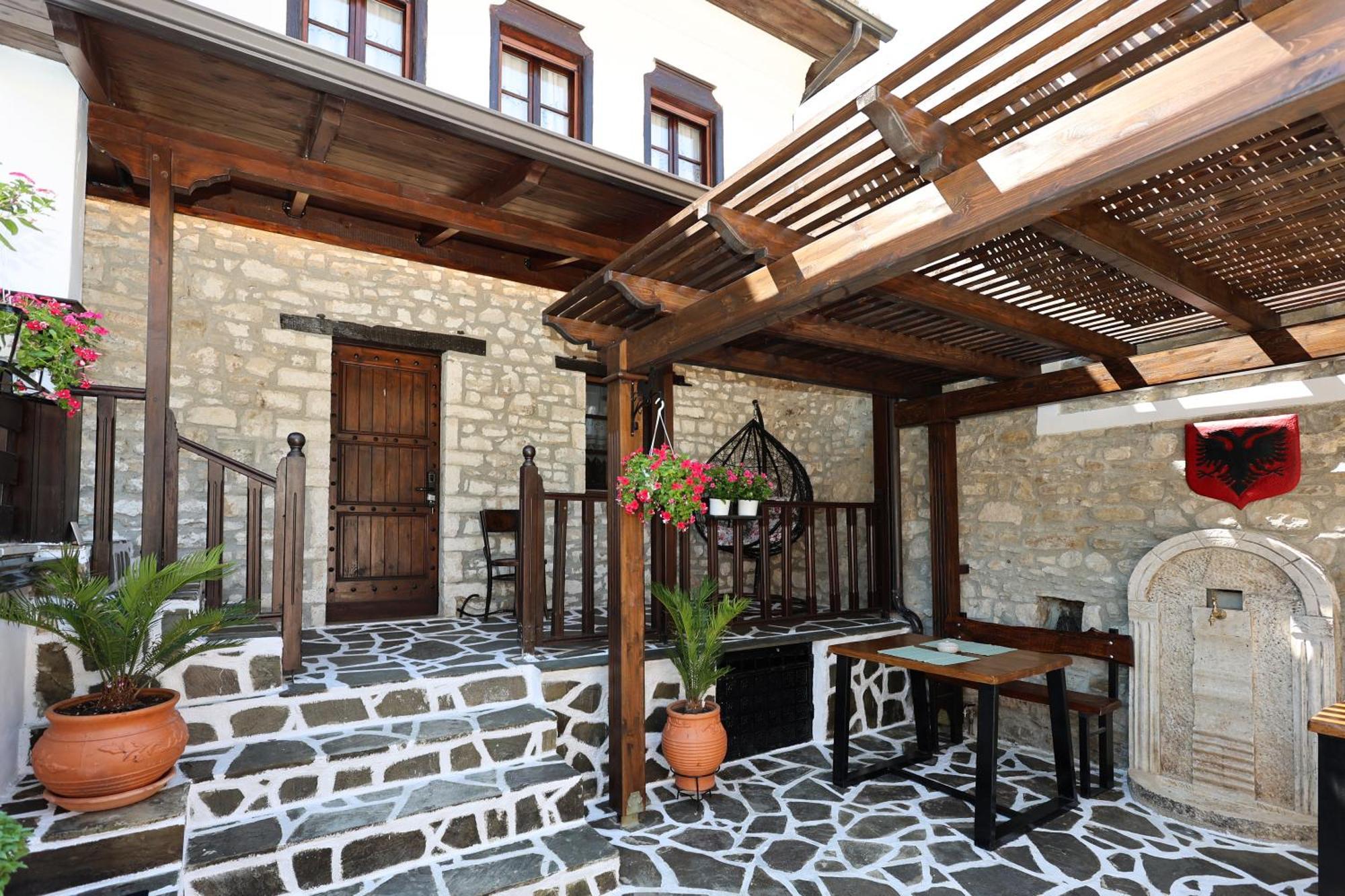 Ador Boutique Hotel Берат Экстерьер фото