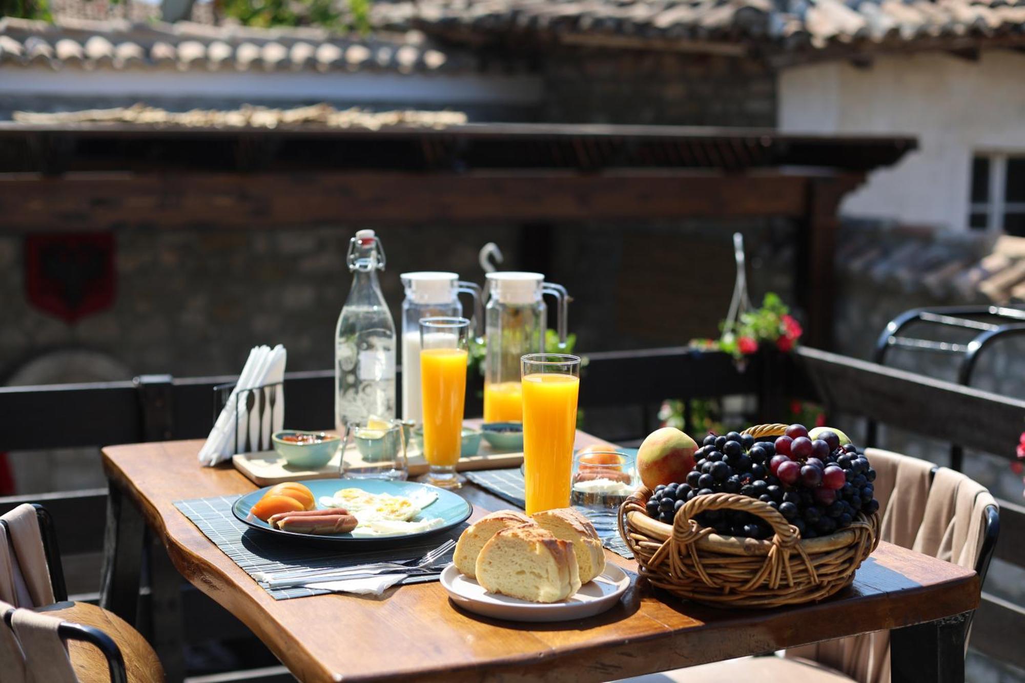 Ador Boutique Hotel Берат Экстерьер фото