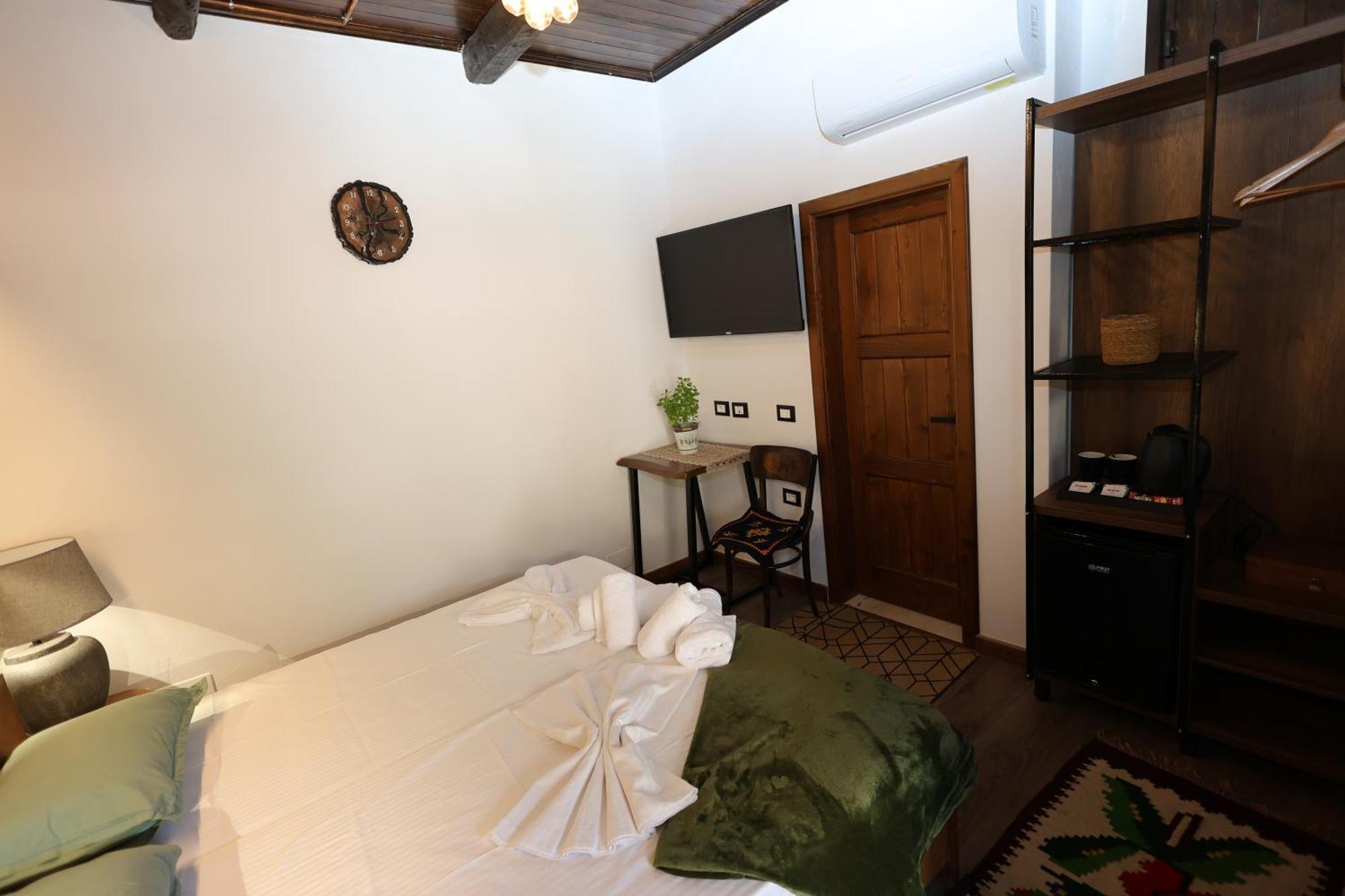 Ador Boutique Hotel Берат Экстерьер фото