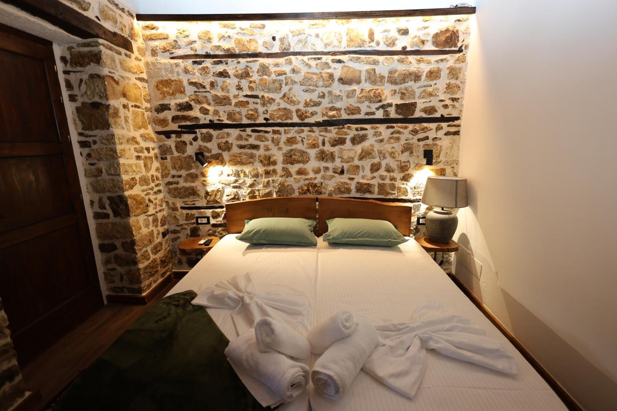 Ador Boutique Hotel Берат Экстерьер фото