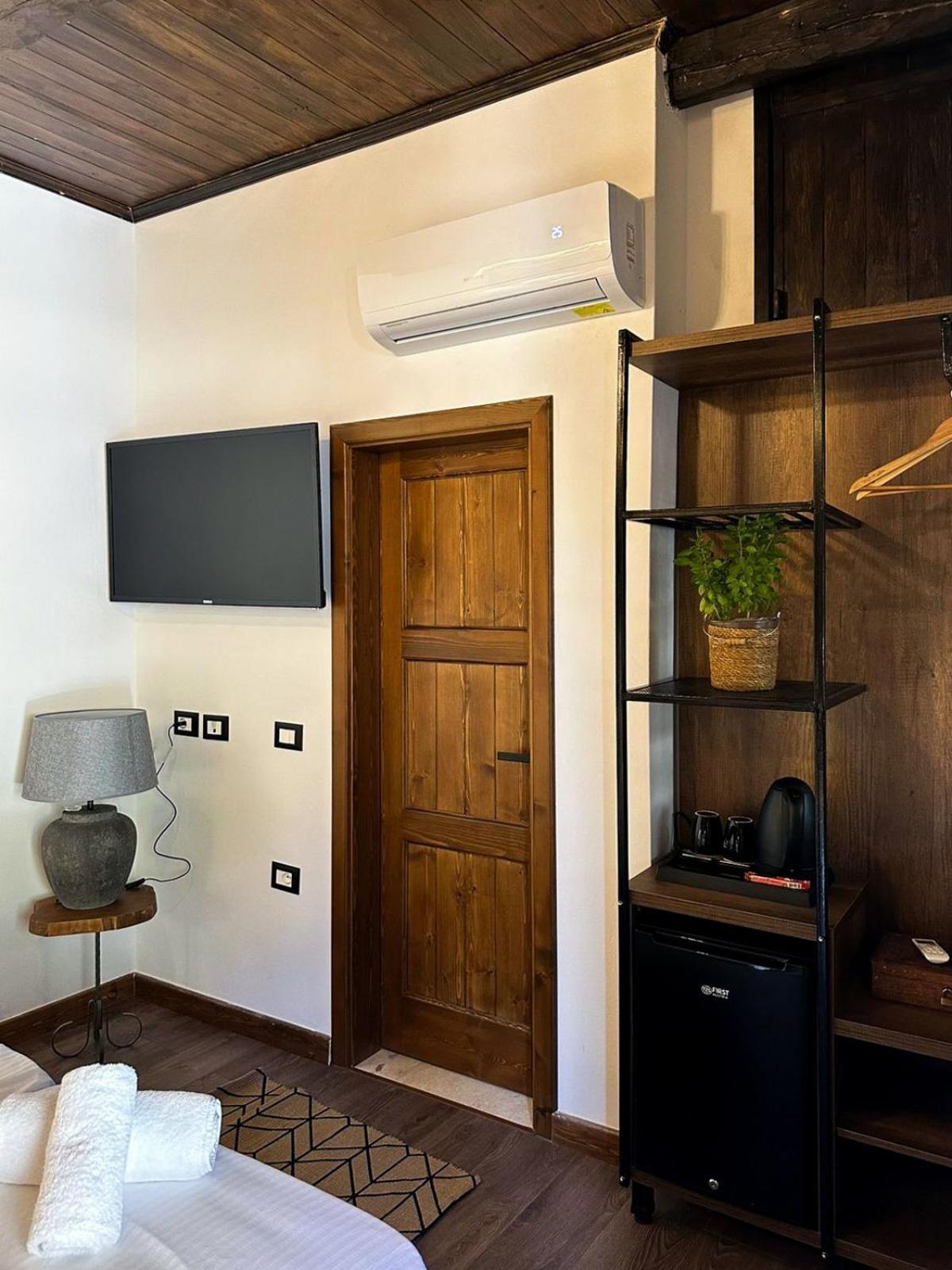 Ador Boutique Hotel Берат Экстерьер фото