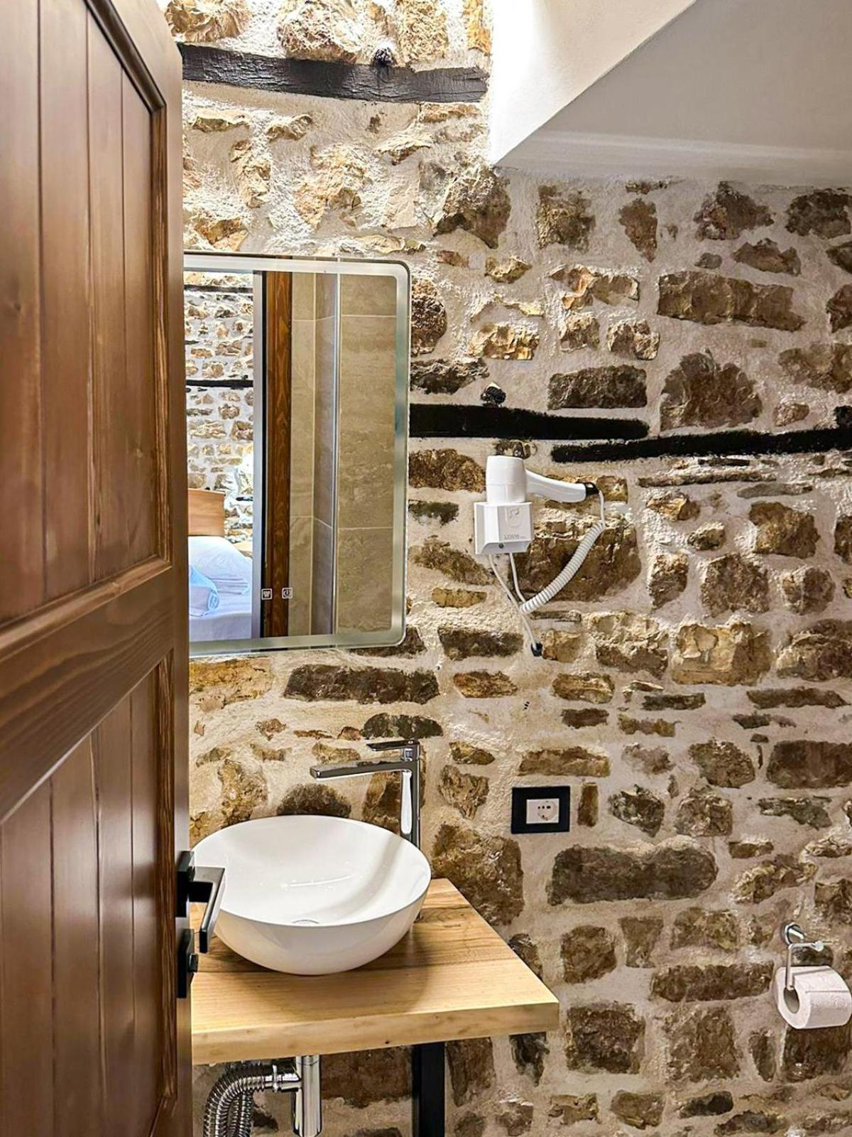 Ador Boutique Hotel Берат Экстерьер фото
