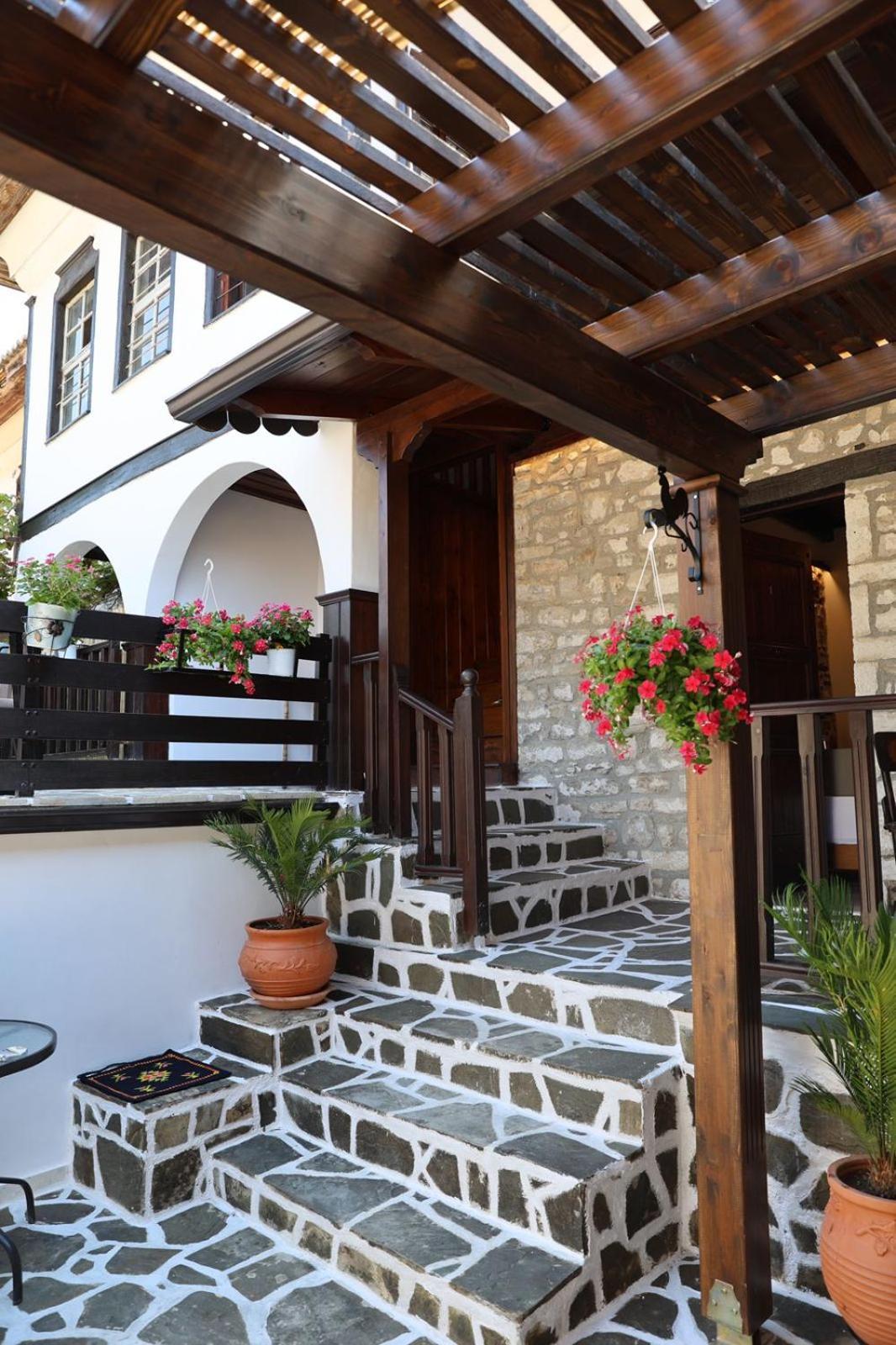 Ador Boutique Hotel Берат Экстерьер фото