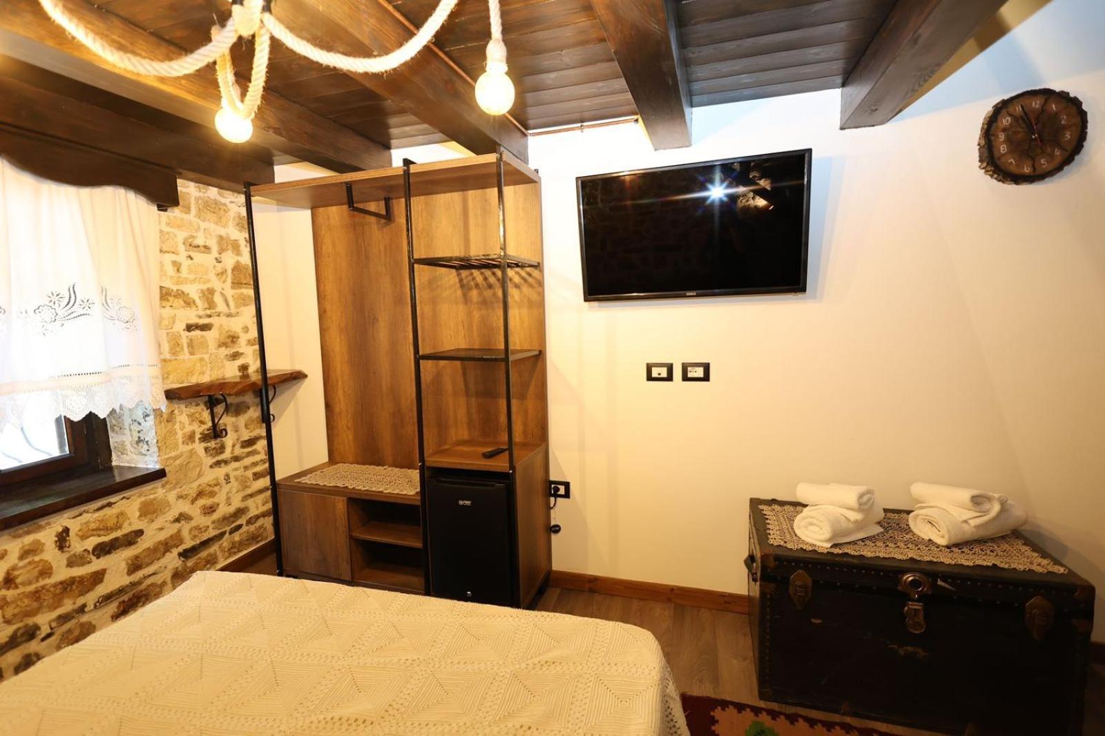 Ador Boutique Hotel Берат Экстерьер фото