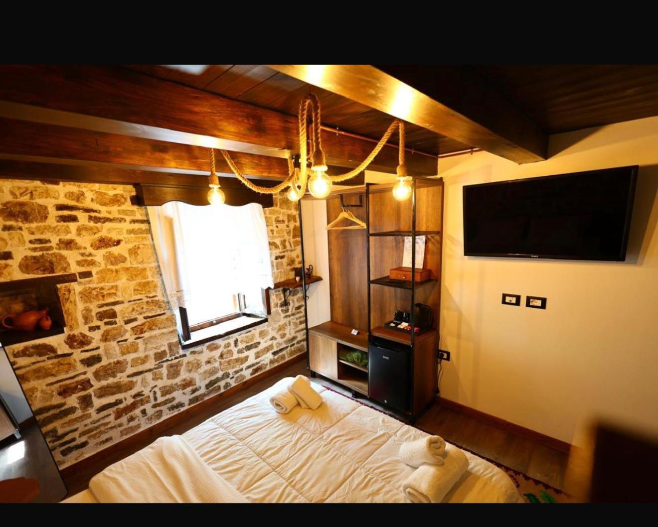 Ador Boutique Hotel Берат Экстерьер фото