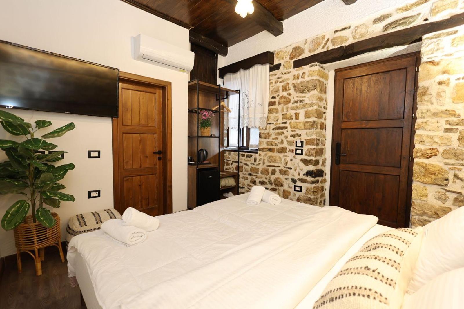 Ador Boutique Hotel Берат Экстерьер фото