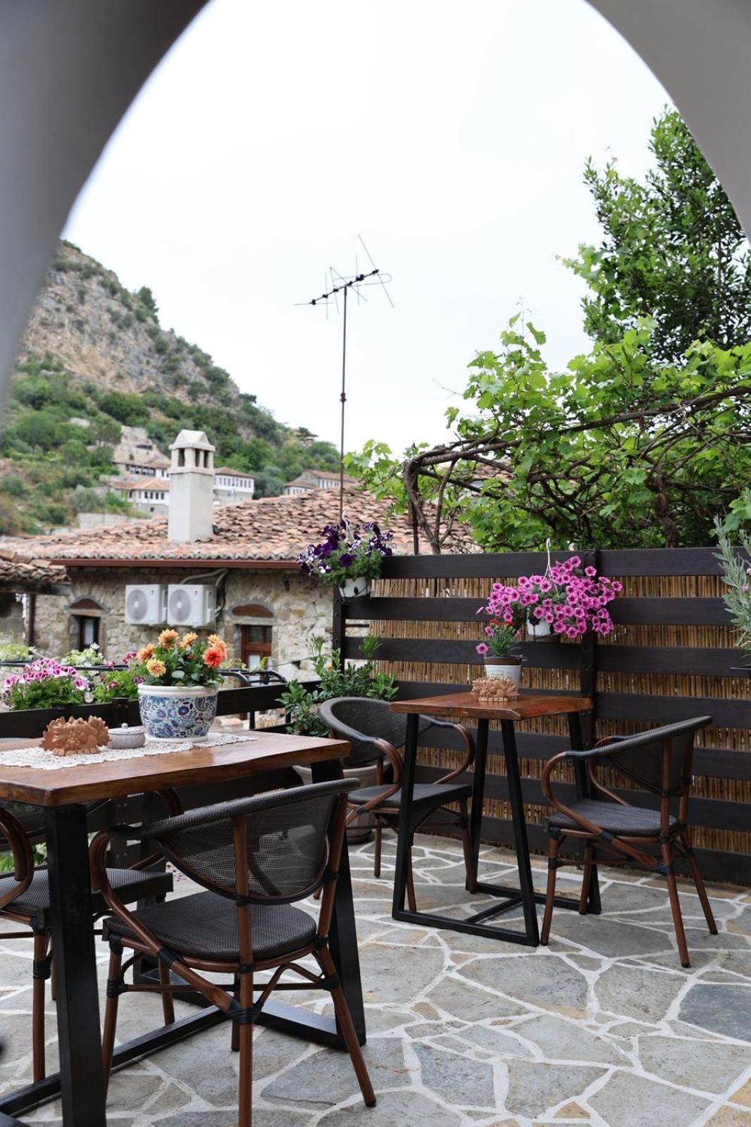 Ador Boutique Hotel Берат Экстерьер фото